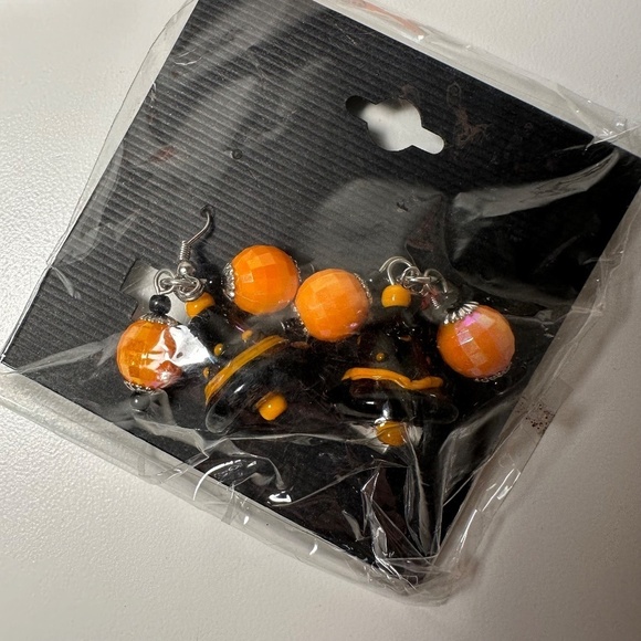 NWT Claire's Halloween earrings - Picture 2 of 5